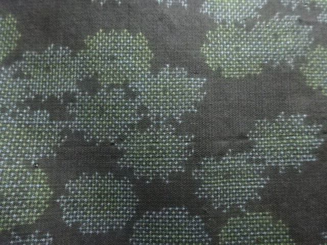 アンティーク　花模様織出し本場泥大島紬着物（5マルキ）